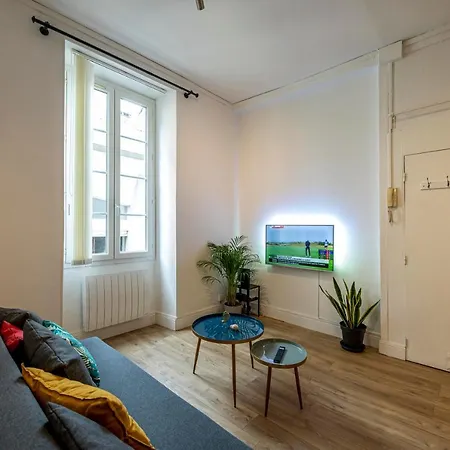 Coeur De Ville, Magnifique Appartement + Parking Pau Buitenkant foto